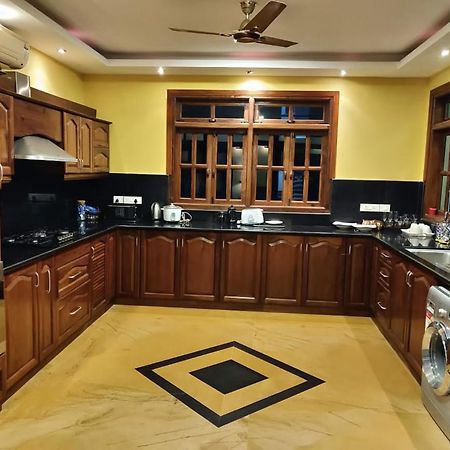 Villa Nazuri W Caretaker Candolim Bagian luar foto