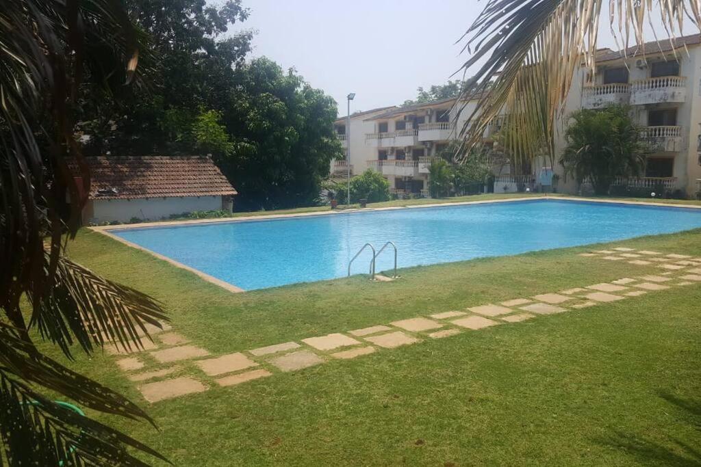 Villa Nazuri W Caretaker Candolim Bagian luar foto