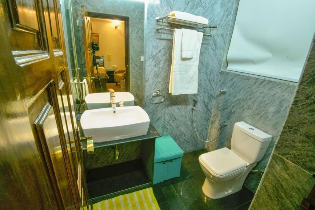 Villa Nazuri W Caretaker Candolim Bagian luar foto